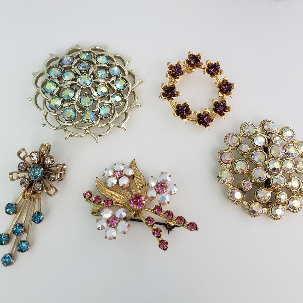 Vintage brooch lot